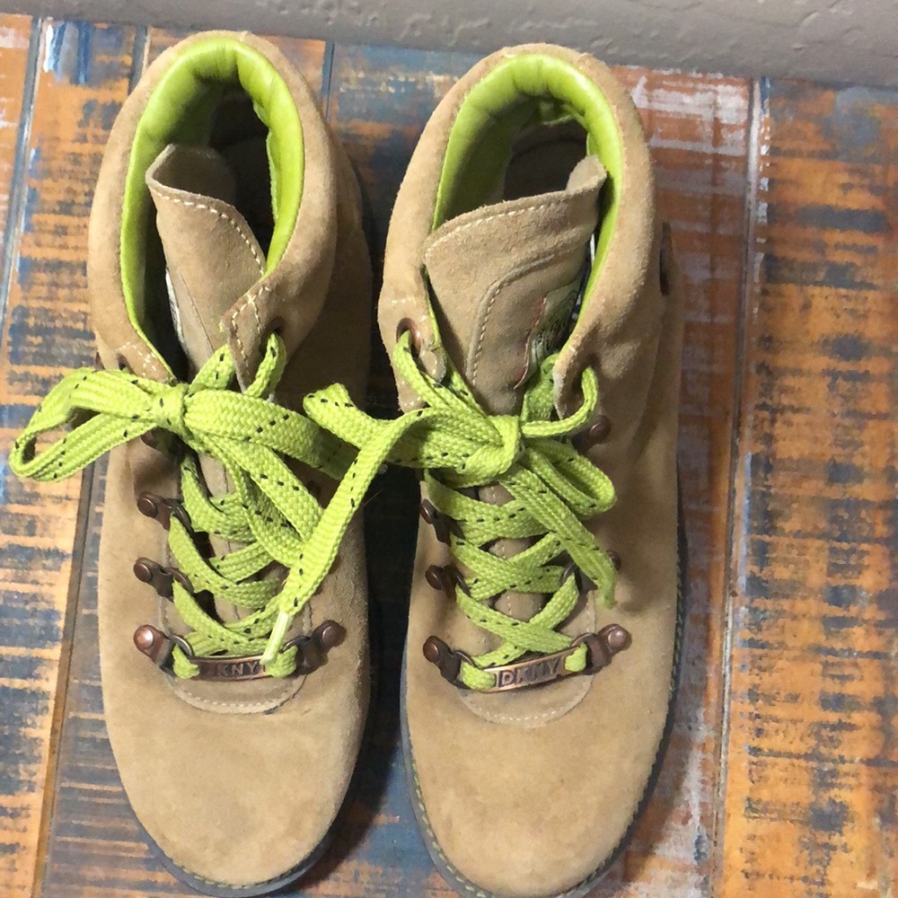 DKNY Women’s Ankle Fashion Boots Size 8M